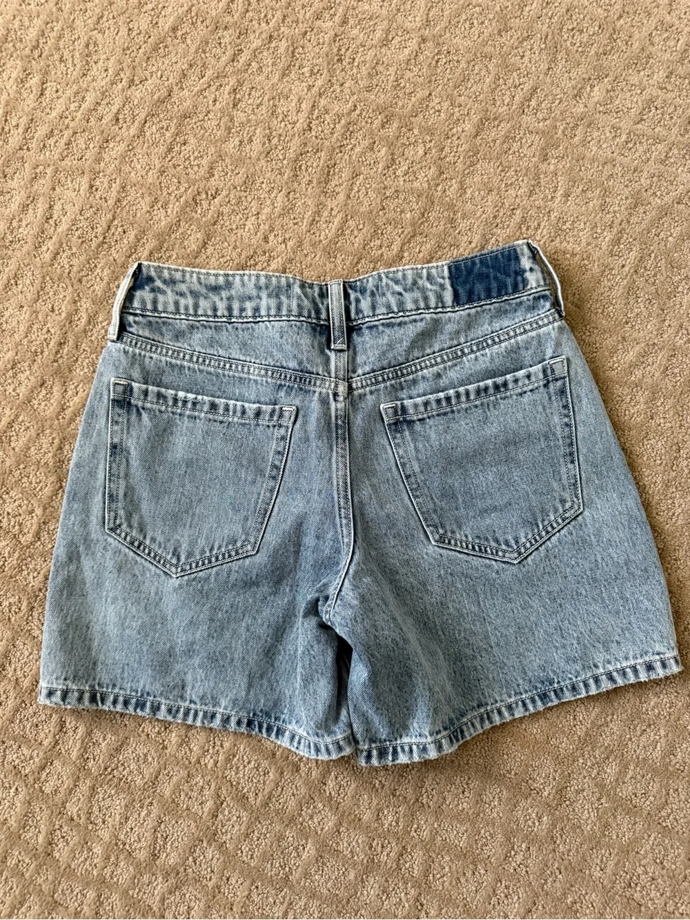 Hollister Low Rise Baggy 5in Light Wash Denim Shorts